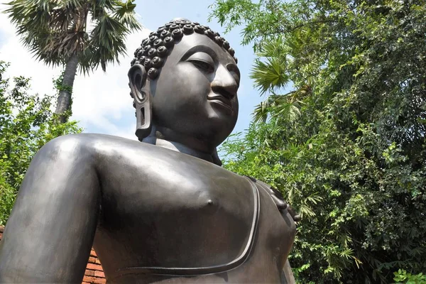 Βούδα Άγαλμα Χαμηλή Γωνία Προσώπου — Φωτογραφία Αρχείου