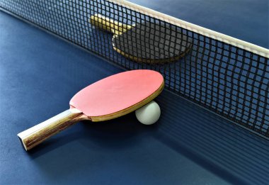Masa Tenisi dişli masada