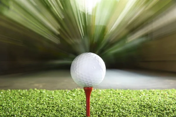 Golf Ball Red Tee Moving Background — Stock Photo, Image