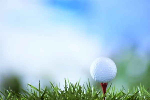 Pelota Golf Fondo Azul Cielo Tee Espacio Abierto Para Copiar — Foto de Stock