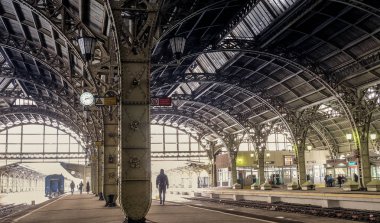 Vitebsky Tren İstasyonu, kapalı alan manzaralı.