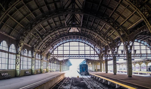 Vitebsky Tren İstasyonu, kapalı alan manzaralı.