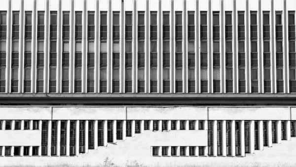 Deniz ve Nehir Filosu Devlet Üniversitesi 'nin siyah beyaz mimari fotoğrafı