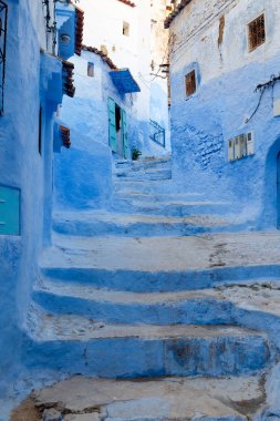 Sokak peyzaj, eski tarihi Ortaçağ şehir mavi hefchaouen Fas