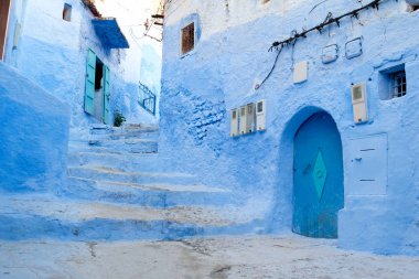 Sokak peyzaj, eski tarihi Ortaçağ şehir mavi hefchaouen Fas