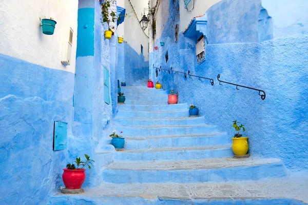 Sokak peyzaj, eski tarihi Ortaçağ şehir mavi hefchaouen Fas