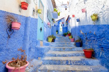 Sokak peyzaj, eski tarihi Ortaçağ şehir mavi hefchaouen Fas