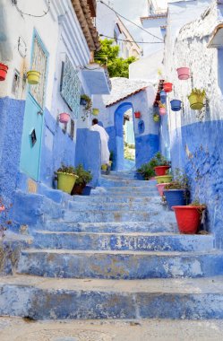 Sokak peyzaj, eski tarihi Ortaçağ şehir mavi hefchaouen Fas