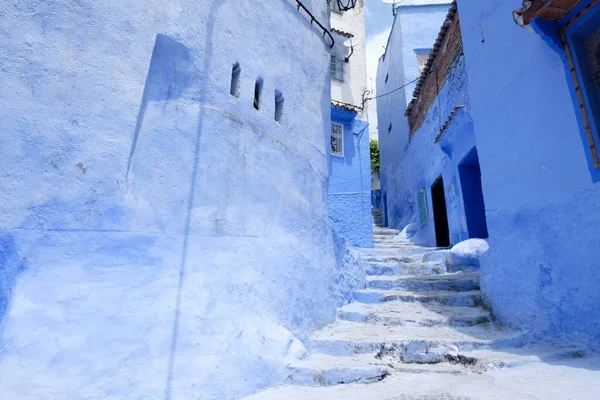 Sokak peyzaj, eski tarihi Ortaçağ şehir mavi hefchaouen Fas