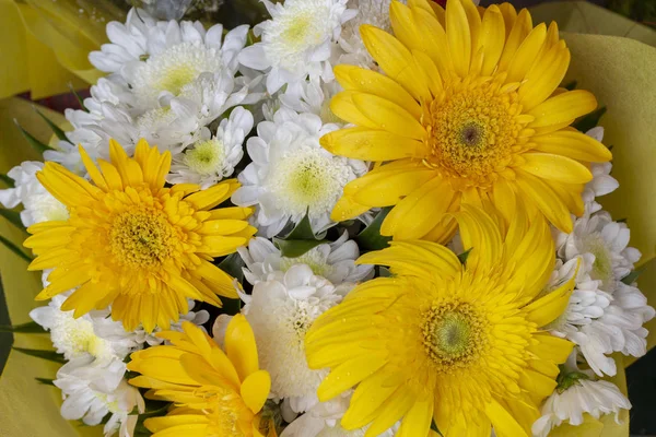 Beyaz Sarı Herber Çiçekler Buket Sarı Beyaz Düğün Buketi Çiçek — Stok fotoğraf
