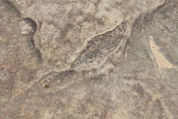 Kaba taş doku closeup fotoğraf. Sarı antik taş zemine arka plan. Rock kabartma yüzey closeup yıpranmış. Sıkıntılı doku kumtaşı. Doğal zemin malzemesi. Yıpranmış eski rock