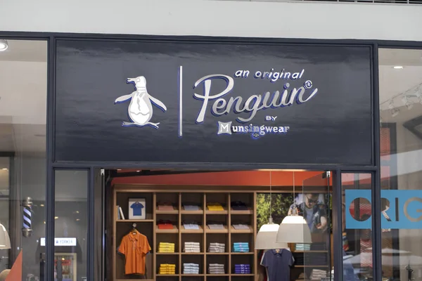 Manila Filippine Marzo 2018 Marchio Penguin Vetrina Nel Centro Commerciale — Foto Stock