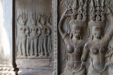 Angkor Wat Tapınağı, Siem Reap, Kamboçya insan figürü ile taş kısma. Devata kısma closeup antik tapınak. Güzel kadın heykel. Kamboçyalı yeri. Turistik gezi