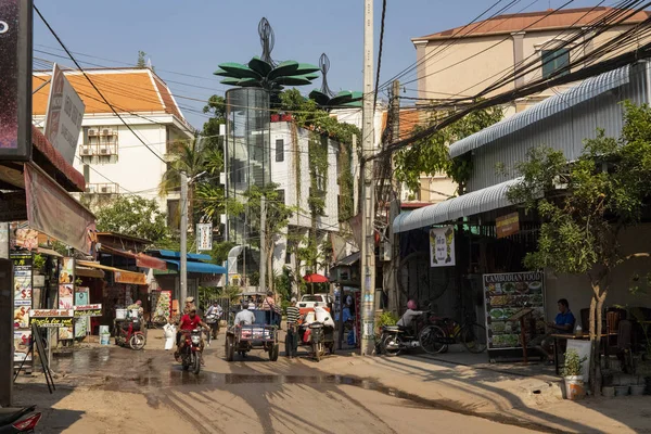 Siem Reap Camboja Março 2018 Vista Rua Com Ciclomotores Restaurantes — Fotografia de Stock