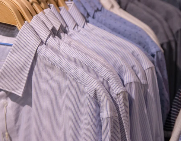 Camisa Homem Cabide Oficiais Vestem Loja Fila Cabide Centro Comercial — Fotografia de Stock