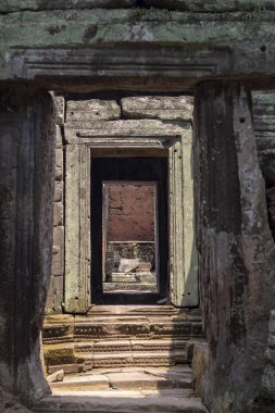 Antik tapınak kapısı, landmark Angkor Wat, Kamboçya. Siem Reap eski tapınakta. Angkor Wat ayrıntı. Budist din Khmer mimarisi. Asya'nın yeri. Kamboçya turizm gezi