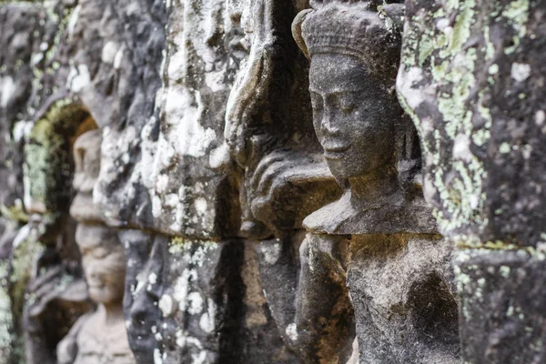 Antik taş Banteay Kdei Tapınağı, Angkor Wat, Kamboçya berbat. Antik tapınak kısma kadın yüzü. Angkor Wat ayrıntı. Budizm kutsal yer. Asya seyahat fotoğraf. Kamboçya turizm gezi