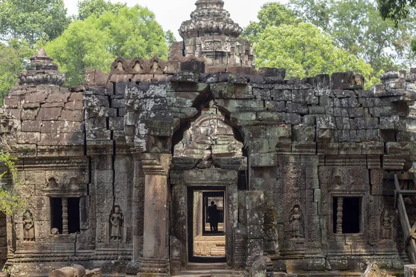 Angkor Wat antik tapınak kapısı. Taş portal kısma dekor ile. Angkor Wat manzara. Budizm din Khmer mimarisi. Asya'nın yeri. Kamboçya Turizm ve gezi