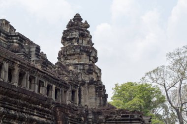Antik Tapınağı Angkor Wat içinde kalır. Baphuon Tapınağı kule manzara. Budist veya hindu tapınağı. Khmer mimari miras. Kamboçya'da ilgi turistik yer. Asya seyahat gezi
