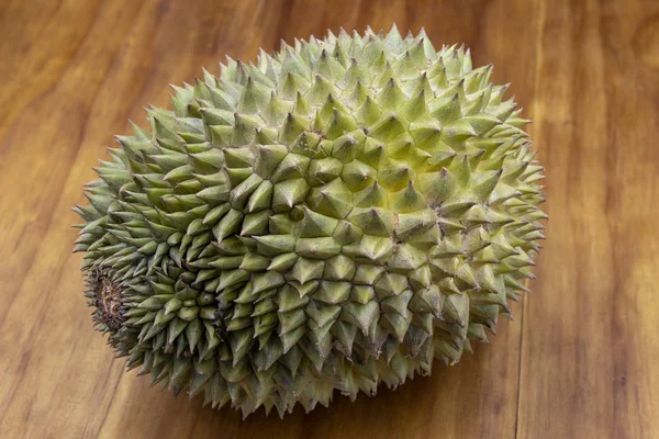 Cały Tropikalny Owoc Durian Drewnianym Tle Rustykalny Stół Durian Płaskie — Zdjęcie stockowe