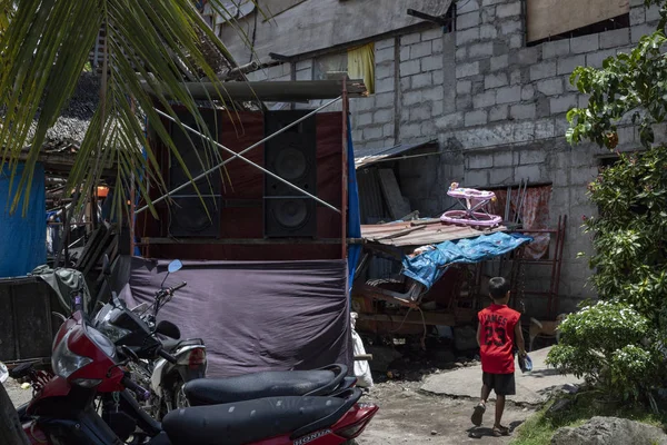 primer plano poco corredores de niño en motocicleta — Foto editorial de