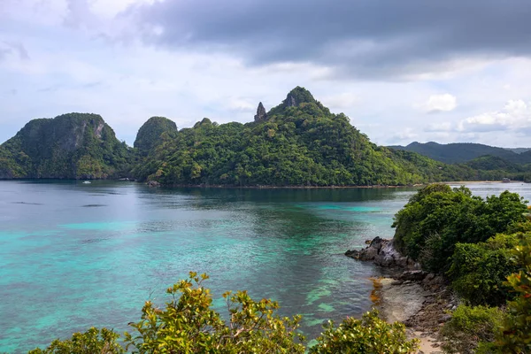 Tropical Seaside Blue Sea Water Mountain Beautiful Seascape Untouched Lagoon — Stock Photo, Image