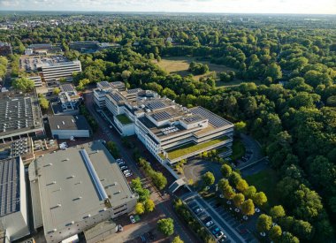 Hilversum, Hollanda - 05 Eylül 2025: NOS 'un merkezi, Hollanda ulusal yayın kuruluşu Mediapark