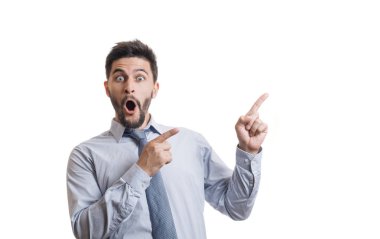 Genç işadamı sakal ve bir kenara onun işaret parmakları işaret ile klasik mavi gömlekli karıştı. Beyaz izole işadamı portresi