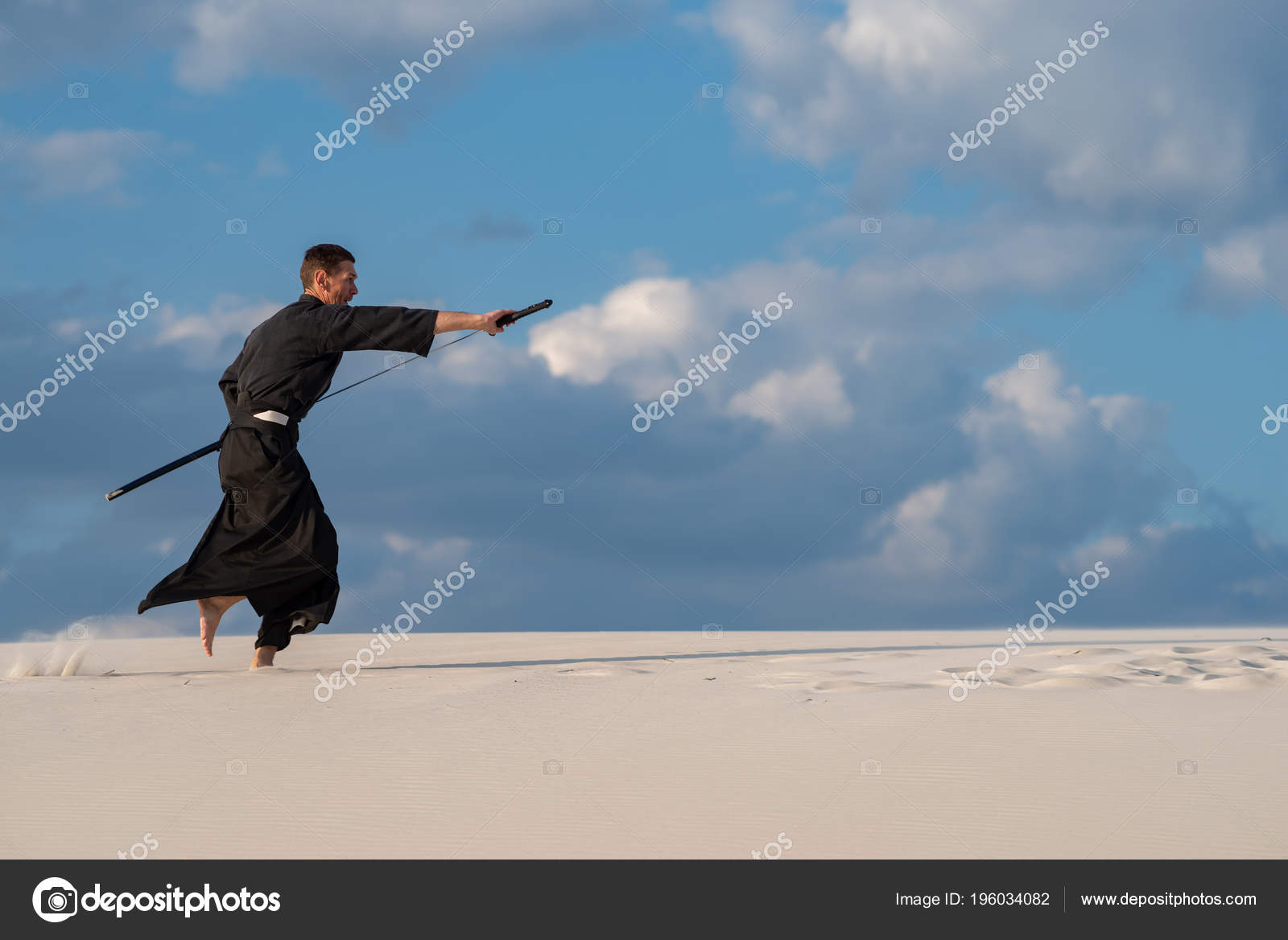 Luipaard Bergbeklimmer bubbel Expressive Resolute Man Traditional Clothes Practicing Japanese Martial Art Iaido Stock Photo by ©tuutikka 196034082 Luipaard Bergbeklimmer bubbel Expressive Resolute Man Traditional Clothes Practicing Japanese Martial Art Iaido Stock Photo by ©tuutikka 196034082