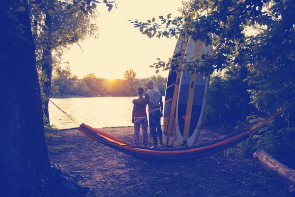 Couple Sup Surfers Relaxing River Camping Jungle Enjoying Life Sees — Stock Photo, Image