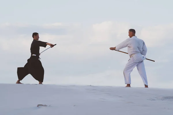 Two Men Japanese Clothes Practicing Martial Arts Traditional Japanese Weapon — Stock Photo, Image