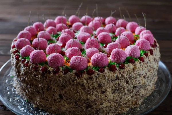 Heerlijke Cake Met Decoratieve Elementen Roze Kleur — Stockfoto