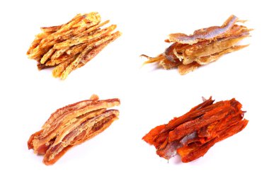 Alaska pollock fileto beyaz arka planda biber ile (izole