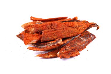 Amber balık (izole) beyaz bir arka plan üzerinde acı biber ile. Sn