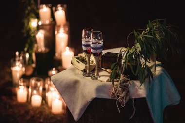 Gece seremonisinin düğün dekorunun unsurları