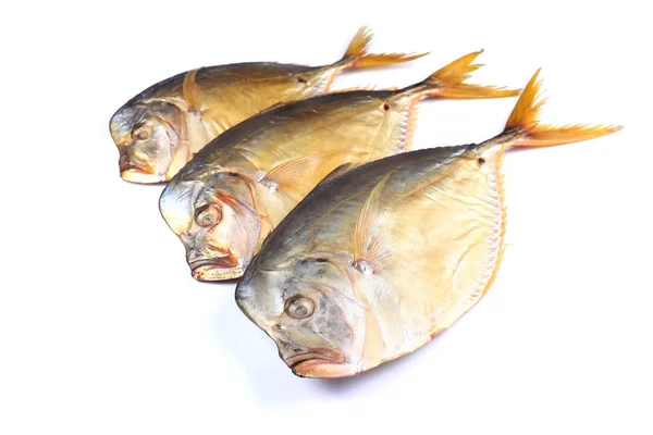 Três peixes fumados Vomero em um fundo branco (isolado). Clo... — Fotografia de Stock