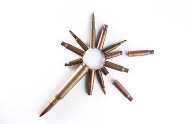 Madde işaretleri ve kabukları Herkesdaire oluşturacak şekilde düzenlendiği