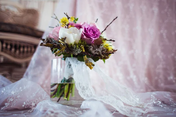 Esküvői Menyasszonyi Csokor Friss Virág Menyasszonyi Ruha Közelről — Stock Fotó