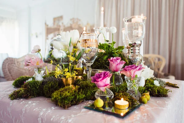 Belle Romantique Décoration Table Mariage Dans Style Rustique Mousse Forêt — Photo