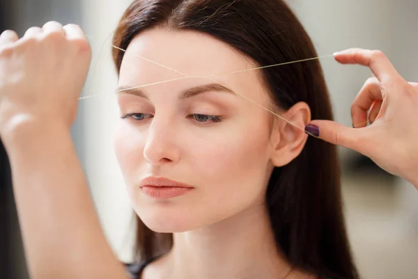 Cosmetologist Plucks Client Eyebrows Thread Close — Stock Photo, Image