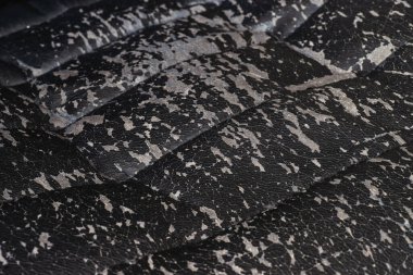 Eskimiş Siyah Ofis Sandalyesi hasarı