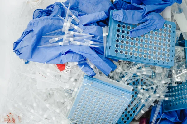 Tehlikeli laboratuvar kimyasalları ve tıbbi atıklar. Plastik atık ve ekoloji