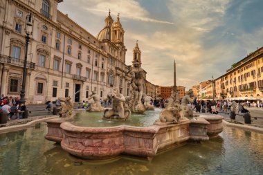 Roma, İtalya - 15 Temmuz 2018: Roma - Navona Meydanı ve Neptün Çeşmesi.