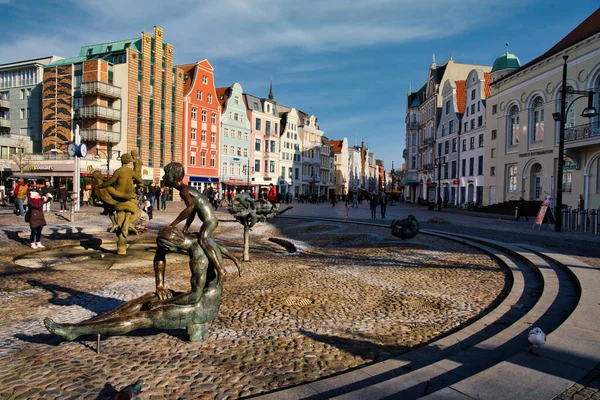 Rostock, Almanya - 15 Ocak 2020: Rostock merkezi. Almanya 'nın eski Rostock kenti