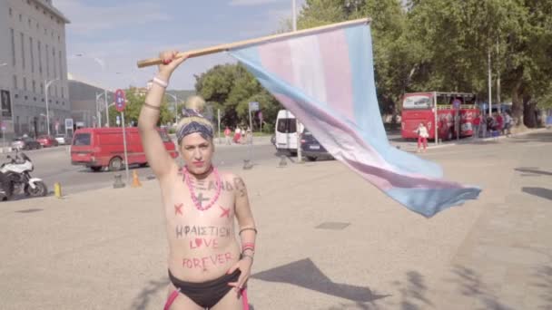 Thessaloniki Řecko Červen 2018 Trans Osoba Drží Vlajku Trans Zpomalený — Stock video