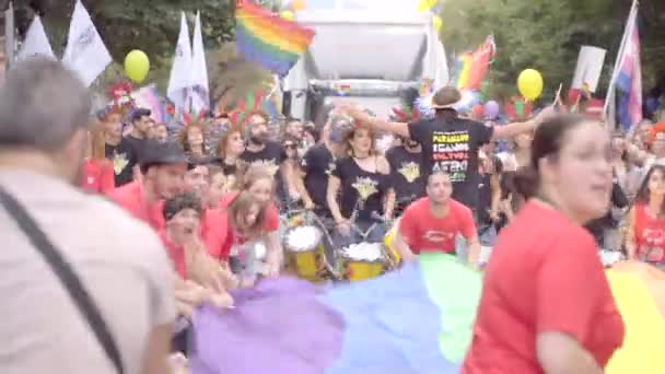 Thessaloniki Grekland Juni 2018 Människor Firar Pride Dag Med Enorma — Stockvideo