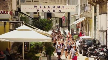 Atina, Yunanistan - Haziran 2018: Güzel sokak Plaka eski bölge içinde