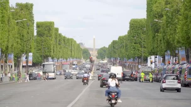 Париж Франция Июнь 2018 Елисейские Поля Проспекта Трафика Париже Франции — стоковое видео