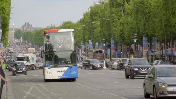 Paris France June 2018 Tourist Bus Avenue Des Champs Elysees — Stock Video