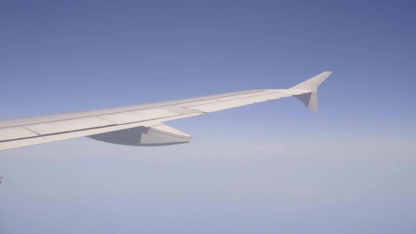 Cielo Blu Vista Ala Aereo Attraverso Finestrino Aereo Commerciale — Video Stock